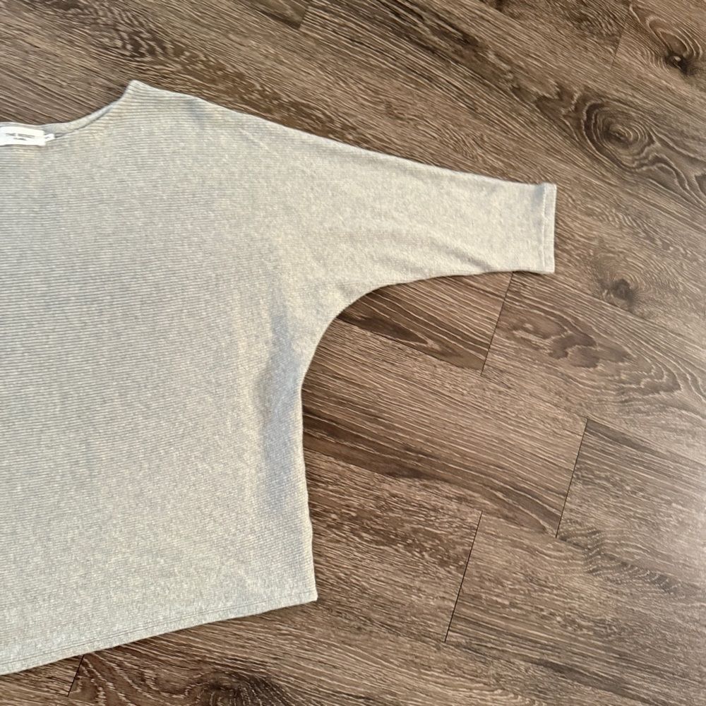 The Reset R Label Batwing Sweater - Picture 4 of 9